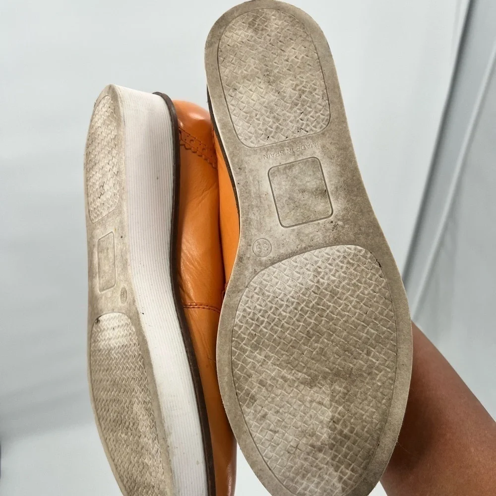 DNA Mind Body & Sole brown orange loafers shoes 7 (size 39)